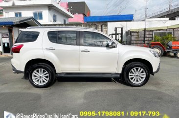 Sell White 2019 Isuzu Mu-X in Cainta