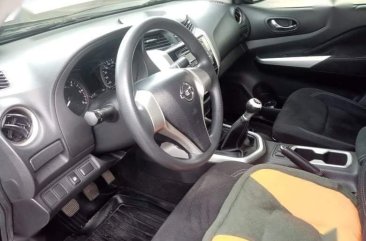 Selling Black Nissan Navara 2015 in Makati