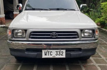 White Toyota Hilux 2001 for sale in Quezon