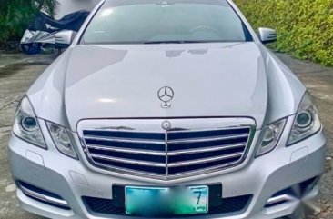 Selling Pearl White Mercedes-Benz E300 2011 in Pasig