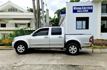 Selling Pearl White Isuzu D-Max 2005 in San Mateo