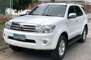 Selling Pearl White Toyota Fortuner 2010 in Las Piñas