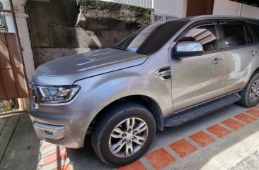 Selling Silver Ford Everest 2018 in Manila