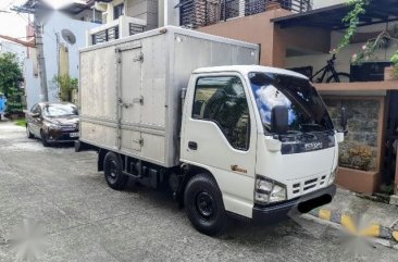 Selling White Isuzu Nhr 2011 in Manila