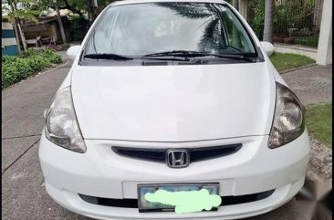 Selling White Honda Jazz 2006 in Pasig