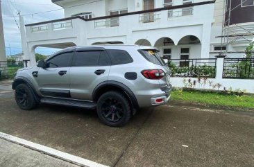 Selling Silver Ford Everest 2016 in Cabuyao