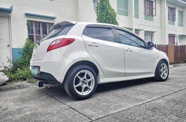 Whitw Mazda 2 2011 for sale in Automatic