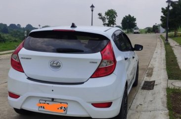 Selling Pearl White Hyundai Accent 2016 in Pasay