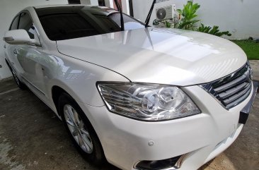 Selling Pearl White Toyota Camry 2010 in Biñan