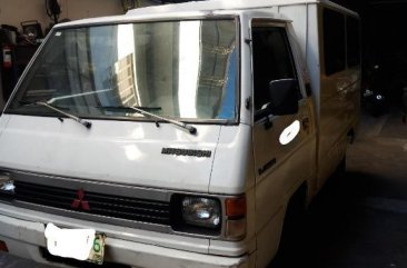 Selling White Mitsubishi L300 2000 in Manila