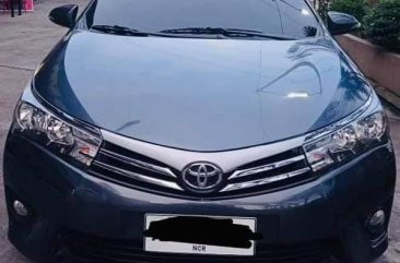 Selling Silver Toyota Corolla Altis 2014 in Cainta