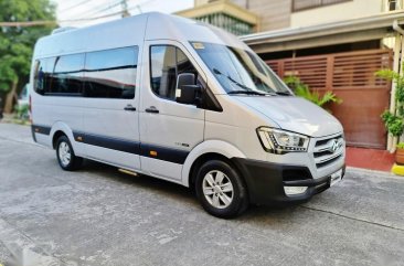 Pearl White Hyundai H350 2018 for sale in Bacoor