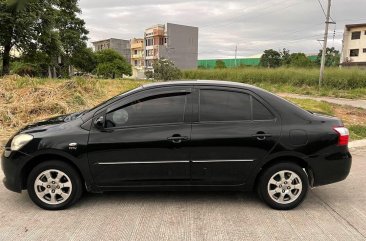 Selling Black Toyota Vios 2011 in Carmona