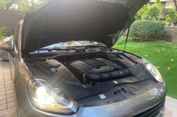 Selling Silver Porsche Cayenne 2018 in San Mateo