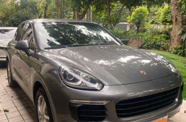 Selling Silver Porsche Cayenne 2018 in San Mateo