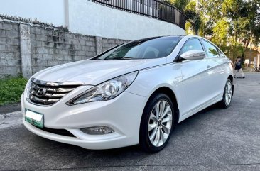 Sell White 2012 Hyundai Sonata in Imus