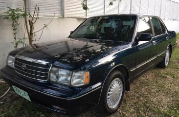 Selling Black Toyota Crown 1996 in Caloocan