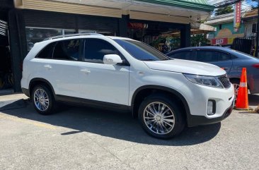 Pearl White Kia Sorento 2012 for sale in Consolacion