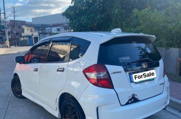 Sell White 2013 Honda Jazz in Marikina