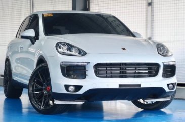 White Porsche Cayenne 2018 for sale in Automatic