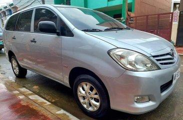 Selling Brightsilver Toyota Innova 2010 in Marikina