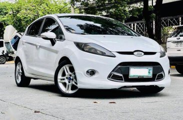 Selling White Ford Fiesta 2013 