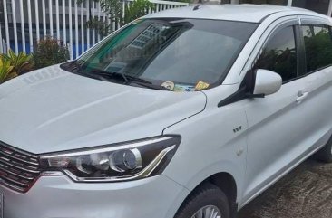 Selling Pearl White Suzuki Ertiga 2019 in Biñan