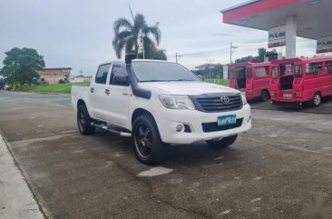 Selling White Toyota Hilux 2013 in Muntinlupa