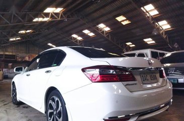 White Honda Accord 2018 for sale in Automatic