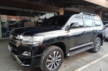 Selling Black Toyota Land Cruiser 2016 in Cainta