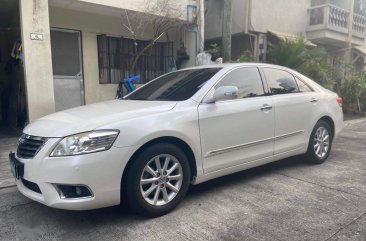 Pearl White Toyota Camry 2010 for sale in Quezon City