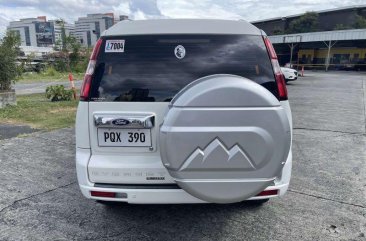 Selling Pearl White Ford Everest 2011 in Pasig