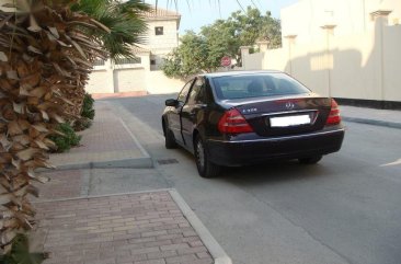 Selling Black Mercedes-Benz E-Class 2004 in Manila