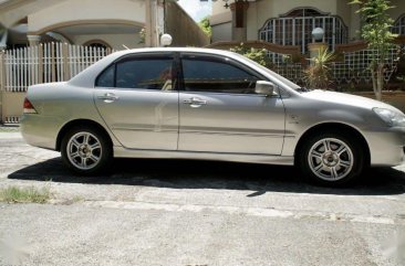 Selling Pearl White Mitsubishi Lancer 2004 in Imus