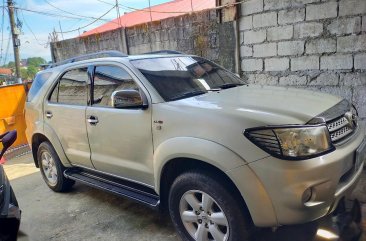 Selling Pearl White Toyota Fortuner 2011 in Quezon