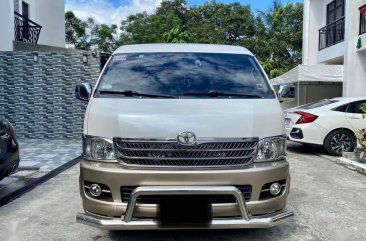 Pearl White Toyota Hiace Super Grandia 2010 for sale in Automatic