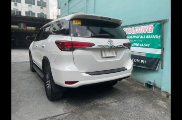 Selling White Toyota Fortuner 2018 SUV 