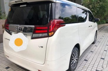 White Toyota Alphard 2018 for sale 