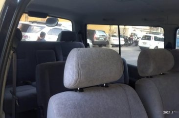 Selling White Toyota Hiace Super Grandia 2001 in Pateros