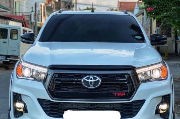 Selling White Toyota Hilux 2020 