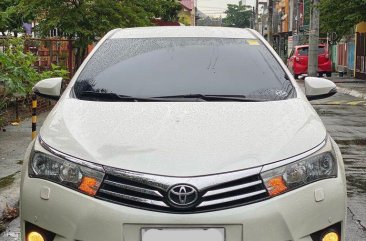 Sell Pearl White 2014 Toyota Corolla Altis 