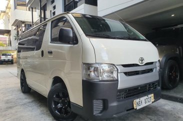 Selling White Toyota Hiace 2018 in Quezon City