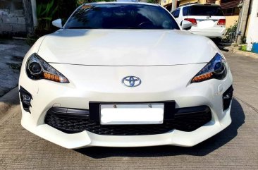 Selling Pearl White Toyota 86 2017 in Santa Rosa