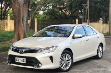 Selling Pearl White Toyota Camry 2017 in Las Piñas
