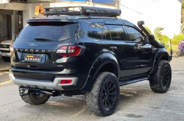 Selling Black Ford Everest 2016 in Quezon