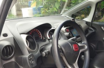 Selling White Honda Jazz 2010 in Tanza