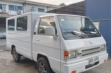 Selling White Mitsubishi L300 2016 in Quezon 