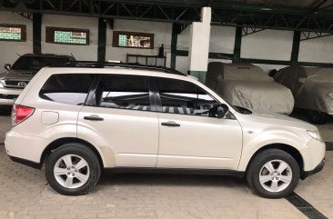 Pearl White Subaru Forester 2011 for sale 