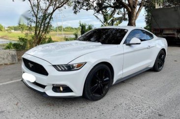 White Ford Mustang 2018 for sale in Automatic
