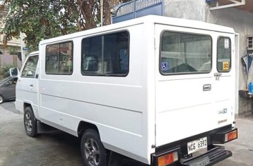 Selling White Mitsubishi L300 2016 in Quezon 